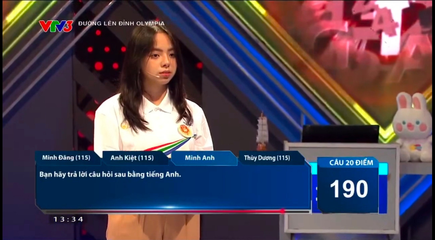 Minh Anh liên tục ghi điểm ở phần thi Về đích, giữ vững vị trí dẫn đầu đoàn leo núi. Minh Anh liên tục ghi điểm ở phần thi Về đích, giữ vững vị trí dẫn đầu đoàn leo núi.