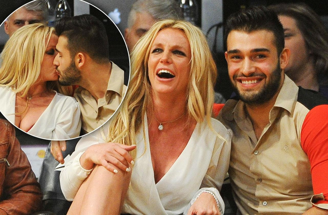 Sam Asghari luôn bên cạnh cổ vũ Britney Spears trong hành trình thoát khỏi quyền bảo hộ. Sam Asghari luôn bên cạnh cổ vũ Britney Spears trong hành trình thoát khỏi quyền bảo hộ.