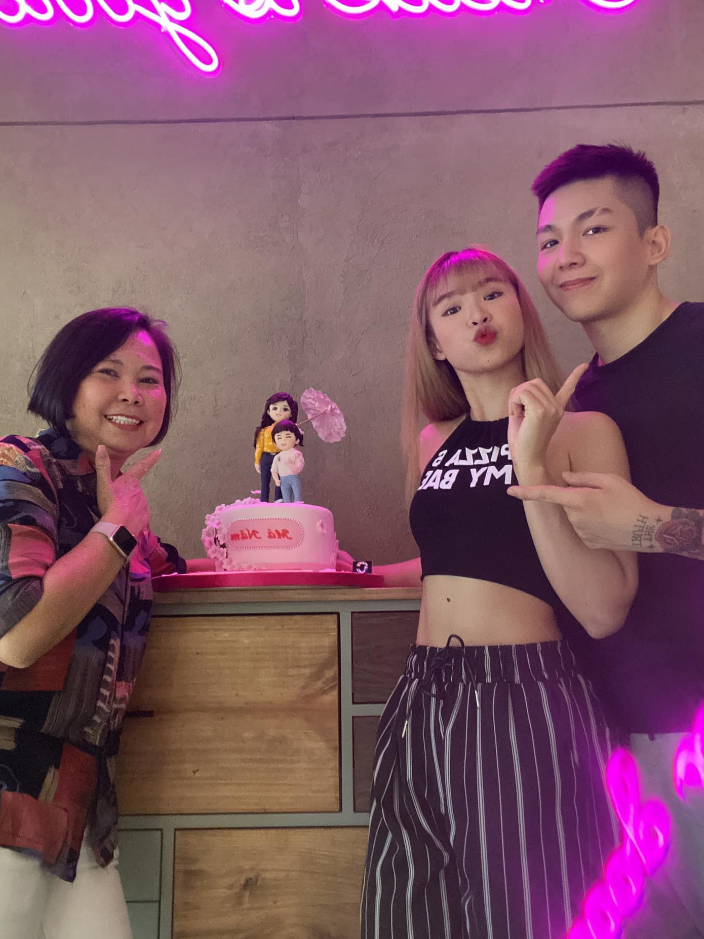 Sau kết hôn, Khởi My dành thời gian cho gia đình và hạn chế tham gia các hoạt động nghệ thuật.