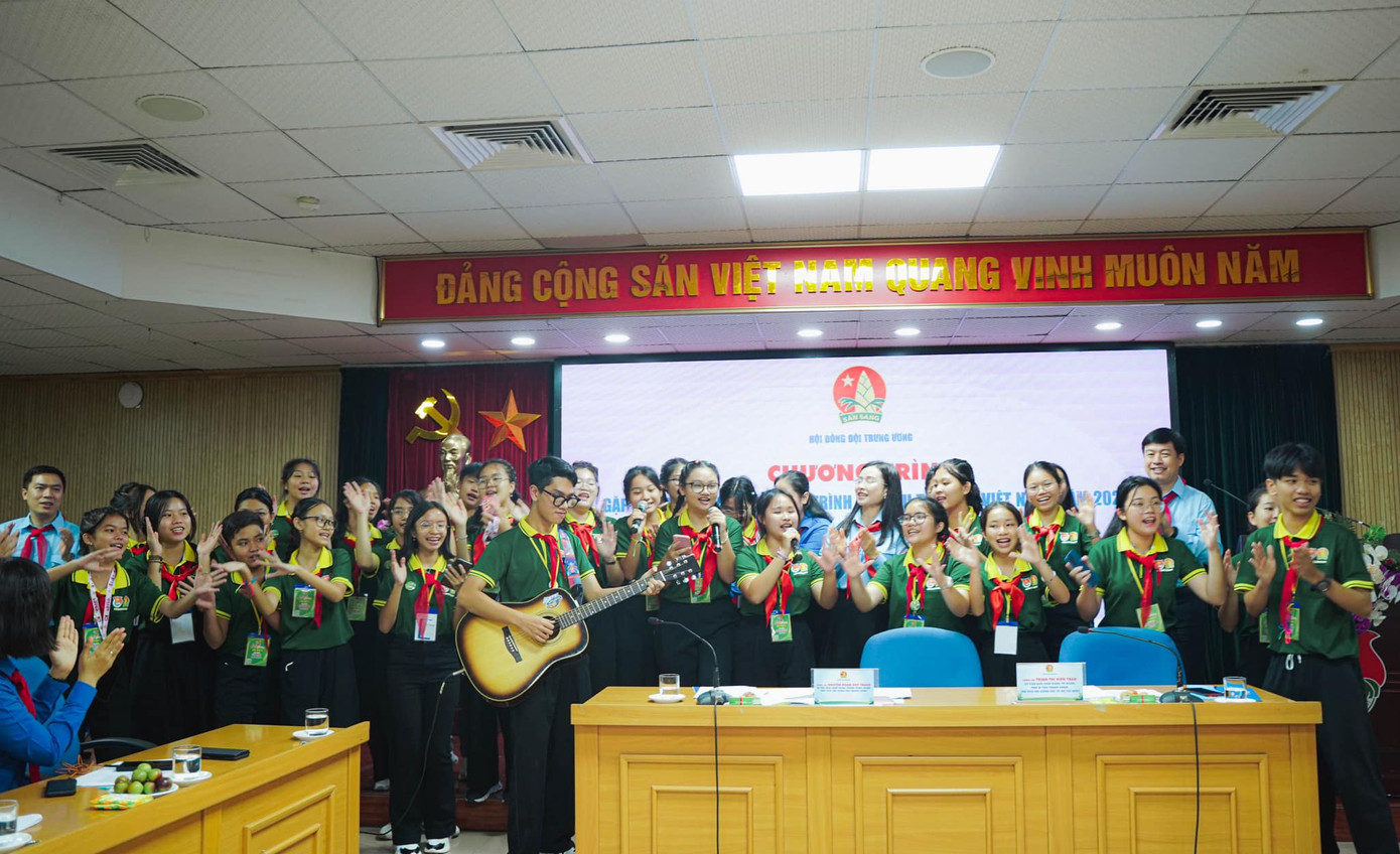 Cũng trong buổi gặp mặt, các teen có những giây phút gắn kết bằng âm nhạc.