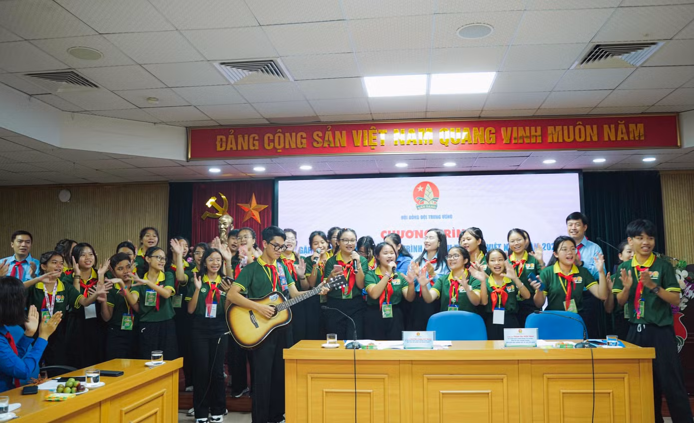 Cũng trong buổi gặp mặt, các teen có những giây phút gắn kết bằng âm nhạc.
