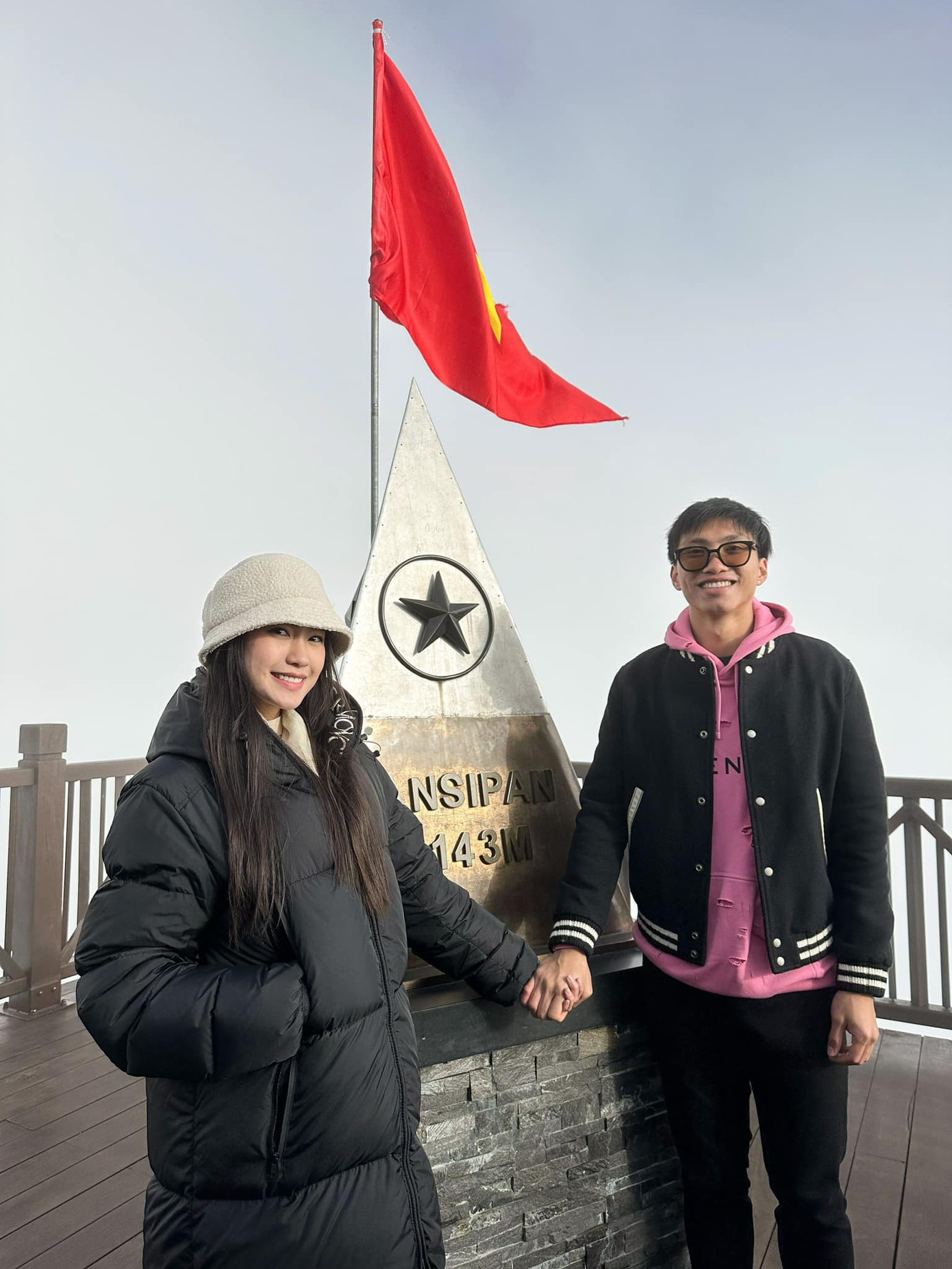 Cặp đôi thường cùng nhau vi vu khắp nơi.