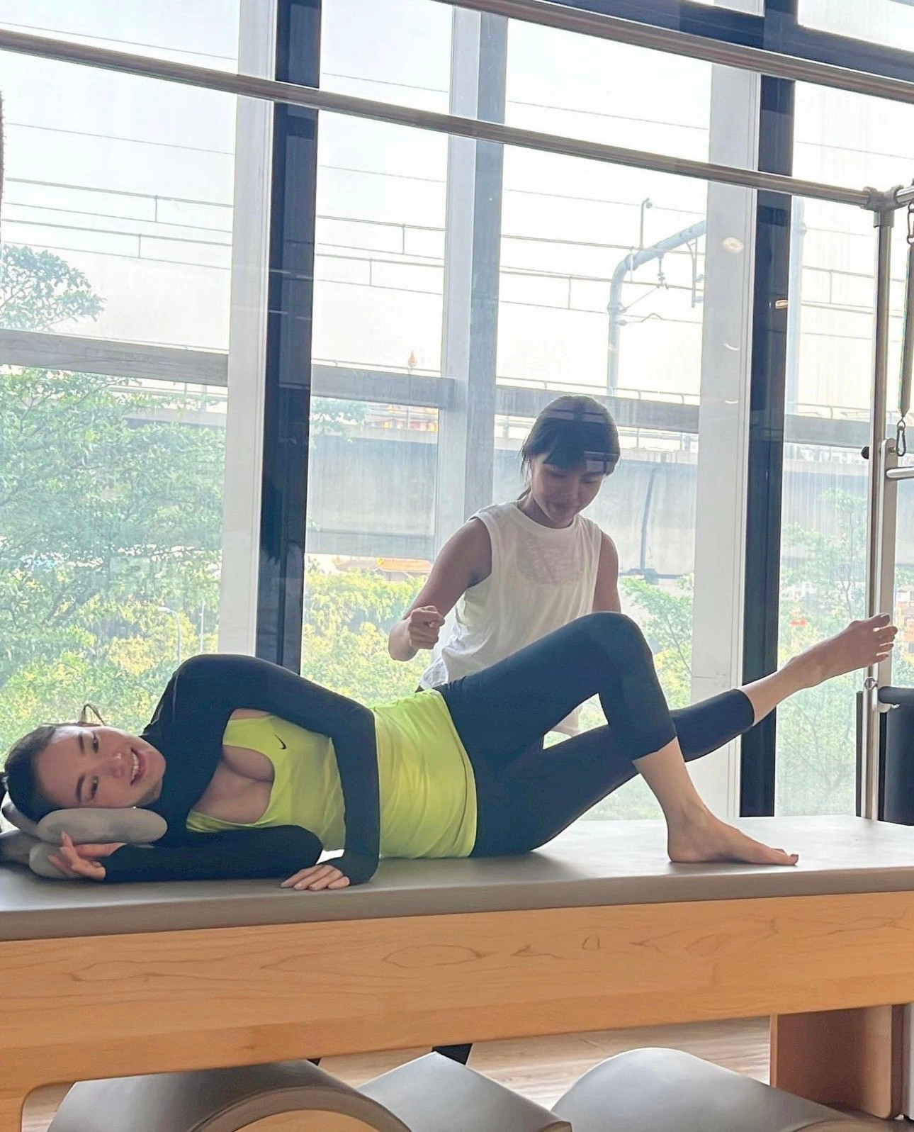 Người đẹp hiện đang chú ý tập luyện để có sức khoẻ tốt trong thời gian mang bầu. Người đẹp hiện đang chú ý tập luyện để có sức khoẻ tốt trong thời gian mang bầu.