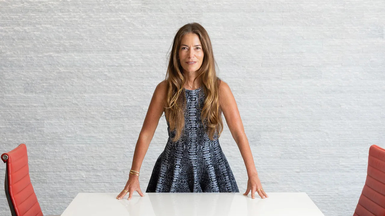 Laura Wasser là luật sư chuyên giải quyết các vụ ly hôn của Hollywood. Laura Wasser là luật sư chuyên giải quyết các vụ ly hôn của Hollywood.