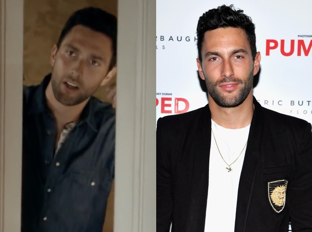 Noah Mills vẫn đang ở giai đoạn đầu của sự nghiệp diễn xuất khi tham gia video We Are Never Ever Getting Back Together. Noah Mills vẫn đang ở giai đoạn đầu của sự nghiệp diễn xuất khi tham gia video We Are Never Ever Getting Back Together.