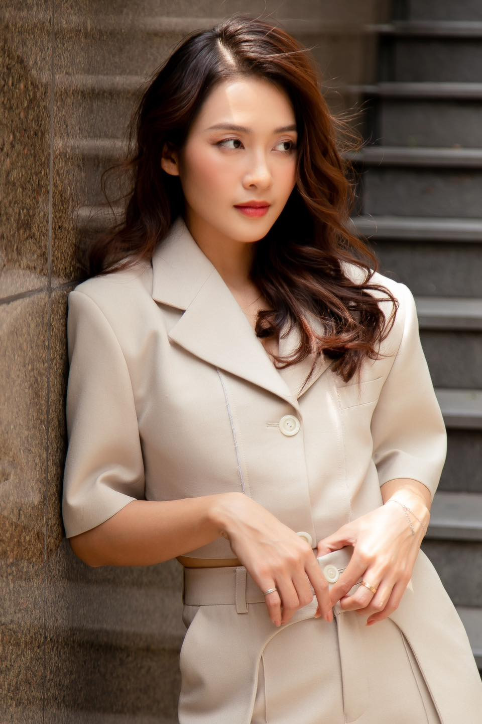 Khả Ngân từng vấp phải tranh cãi khi lấn sân sang lĩnh vực ca hát.