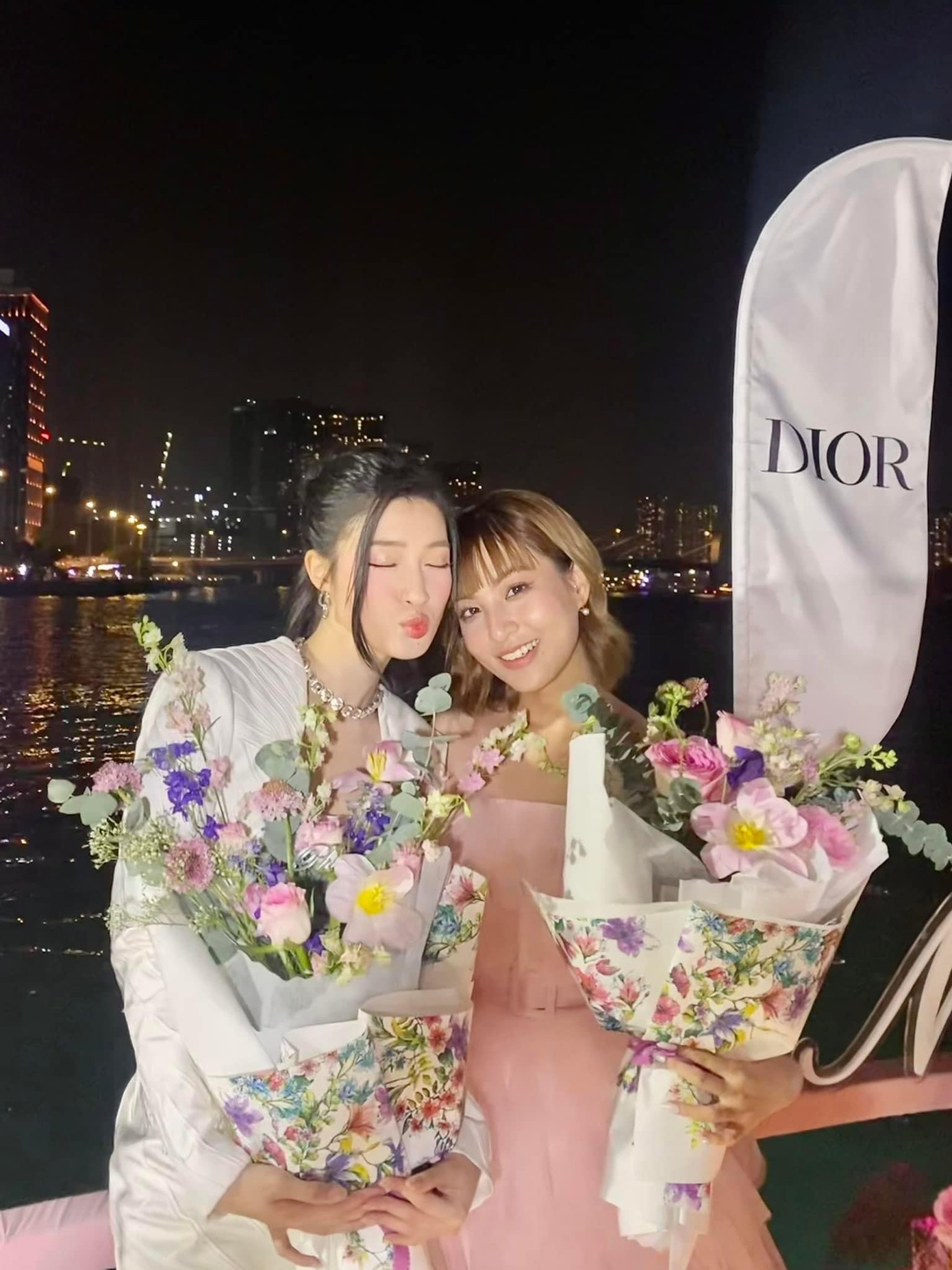 Màn đọ sắc "mười phân vẹn mười" của Thảo Tâm và Phương Nhi gây chú ý.