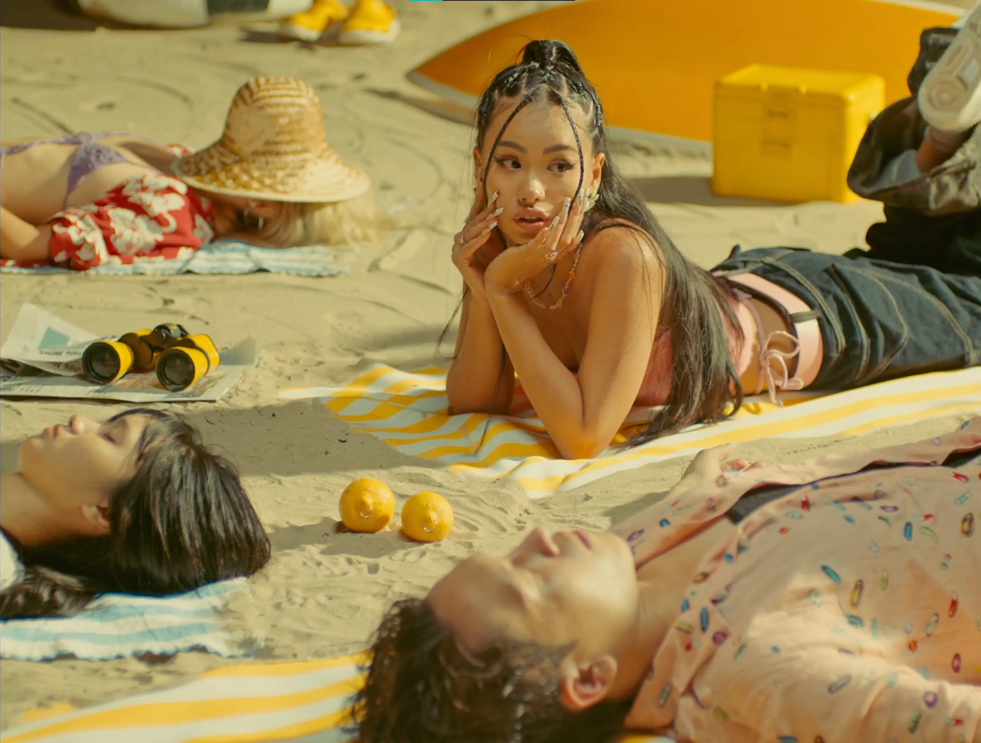 Màu sắc âm nhạc mới của cô nàng nhận được sự đánh giá cao. Màu sắc âm nhạc mới của cô nàng nhận được sự đánh giá cao.