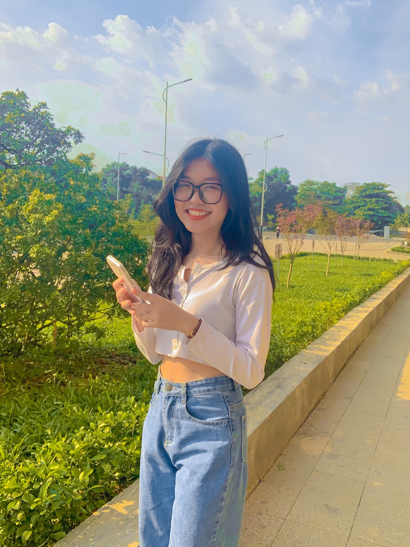 Quỳnh Như thừa nhận đi làm thêm dịp lễ một phần là vì đãi ngộ tốt. Ảnh: NVCC Quỳnh Như thừa nhận đi làm thêm dịp lễ một phần là vì đãi ngộ tốt. Ảnh: NVCC