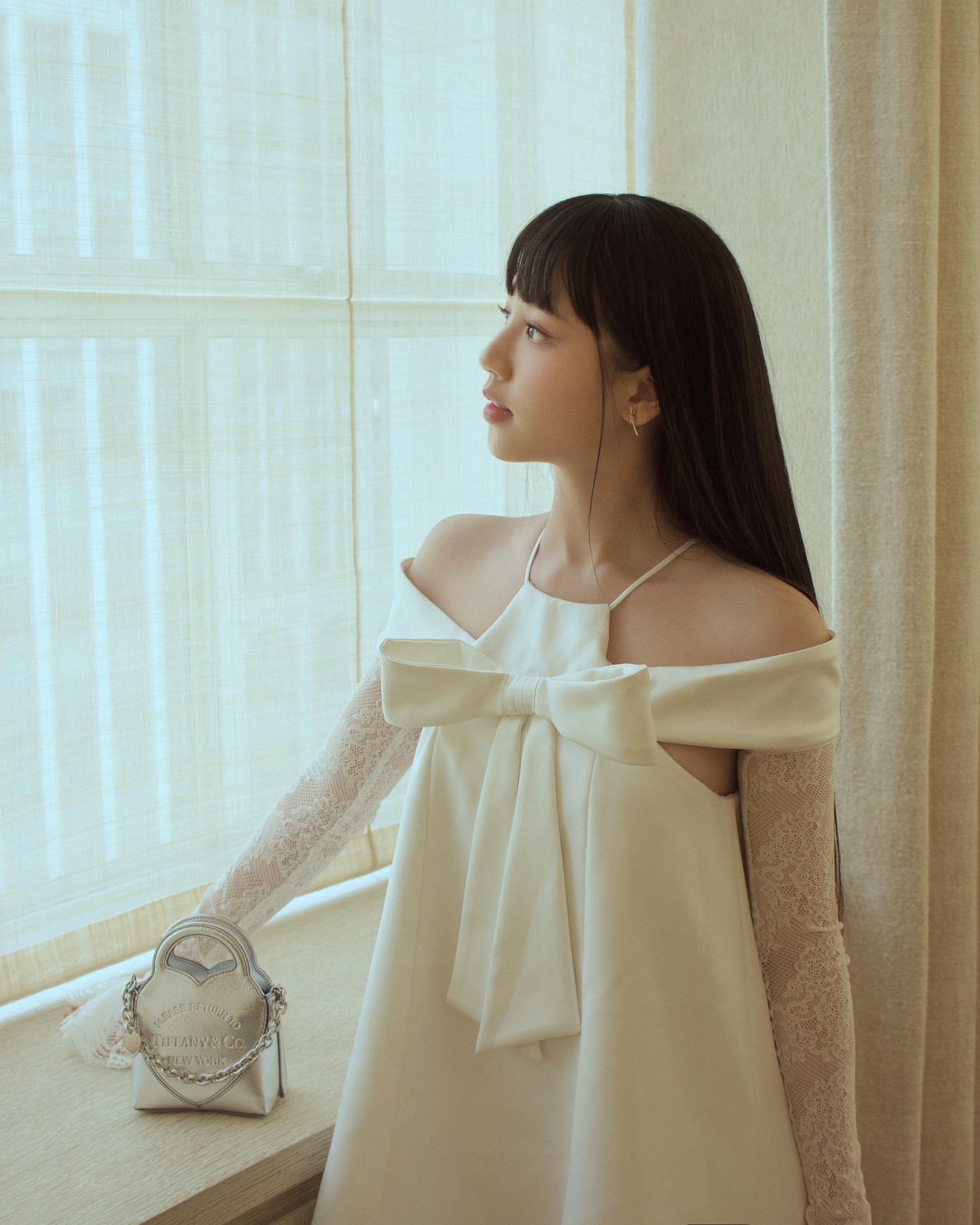 AMEE trong thiết kế thứ hai đậm chất nàng thơ. AMEE trong thiết kế thứ hai đậm chất nàng thơ.