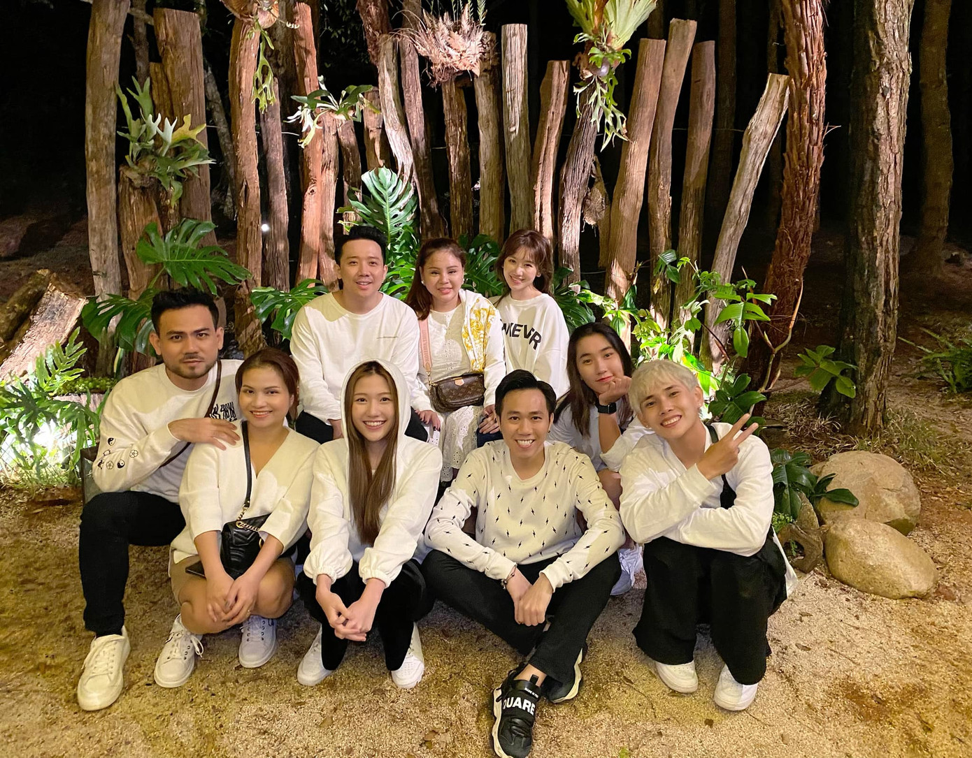 Sự xuất hiện của Uyển Ân và Quỳnh Lý nhận được sự quan tâm từ khán giả. Sự xuất hiện của Uyển Ân và Quỳnh Lý nhận được sự quan tâm từ khán giả.