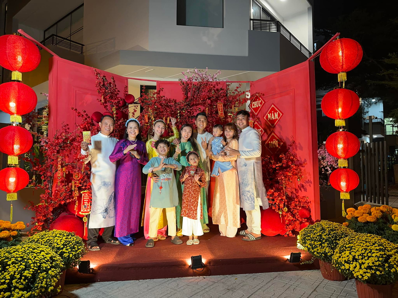 Vào những dịp đặc biệt như lễ Tết, Lan Ngọc không ngại mạnh tay trang trí căn nhà thành góc sống ảo cho bản thân và gia đình, bạn bè.