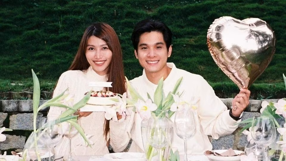 Nam doanh nhân là em ruột của Bảo Long - "nửa kia" của Thảo Nhi Lê. Nam doanh nhân là em ruột của Bảo Long - "nửa kia" của Thảo Nhi Lê.