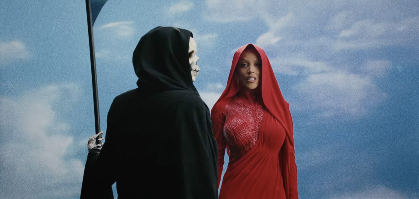 Một phân cảnh trong MV Paint The Town Red của Doja Cat. Một phân cảnh trong MV Paint The Town Red của Doja Cat.