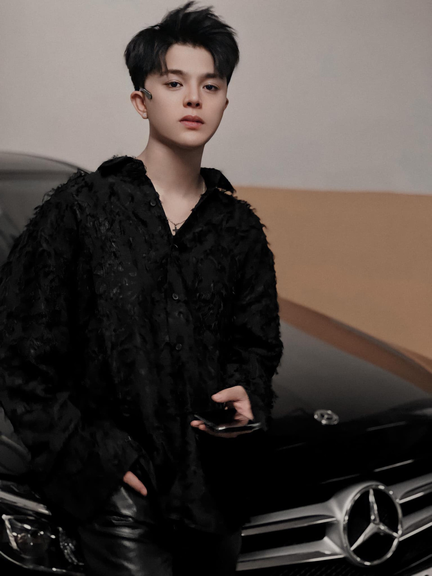 Nhan sắc ngày càng thăng hạng của nam ca sĩ. Nhan sắc ngày càng thăng hạng của nam ca sĩ.