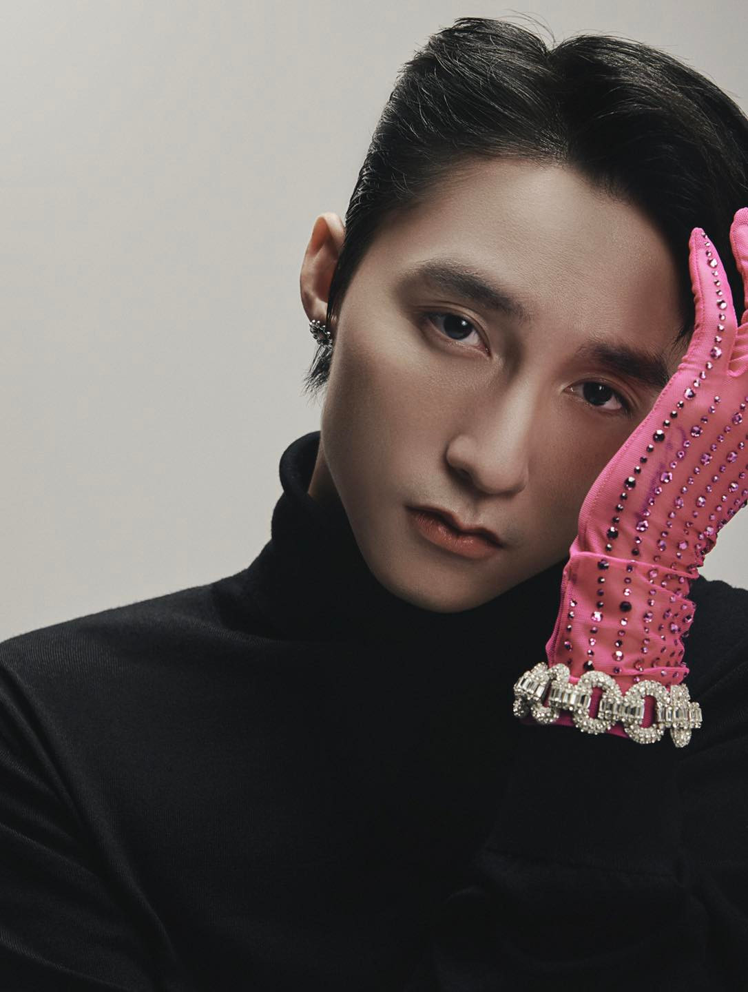 Giọng ca Có Chắc Yêu Là Đây chia sẻ lí do không ra MV là vì anh hy vọng khán giả sẽ hoàn toàn chìm đắm trong âm nhạc - thứ cốt lõi mà nam ca sĩ muốn mang đến. Giọng ca Có Chắc Yêu Là Đây chia sẻ lí do không ra MV là vì anh hy vọng khán giả sẽ hoàn toàn chìm đắm trong âm nhạc - thứ cốt lõi mà nam ca sĩ muốn mang đến.