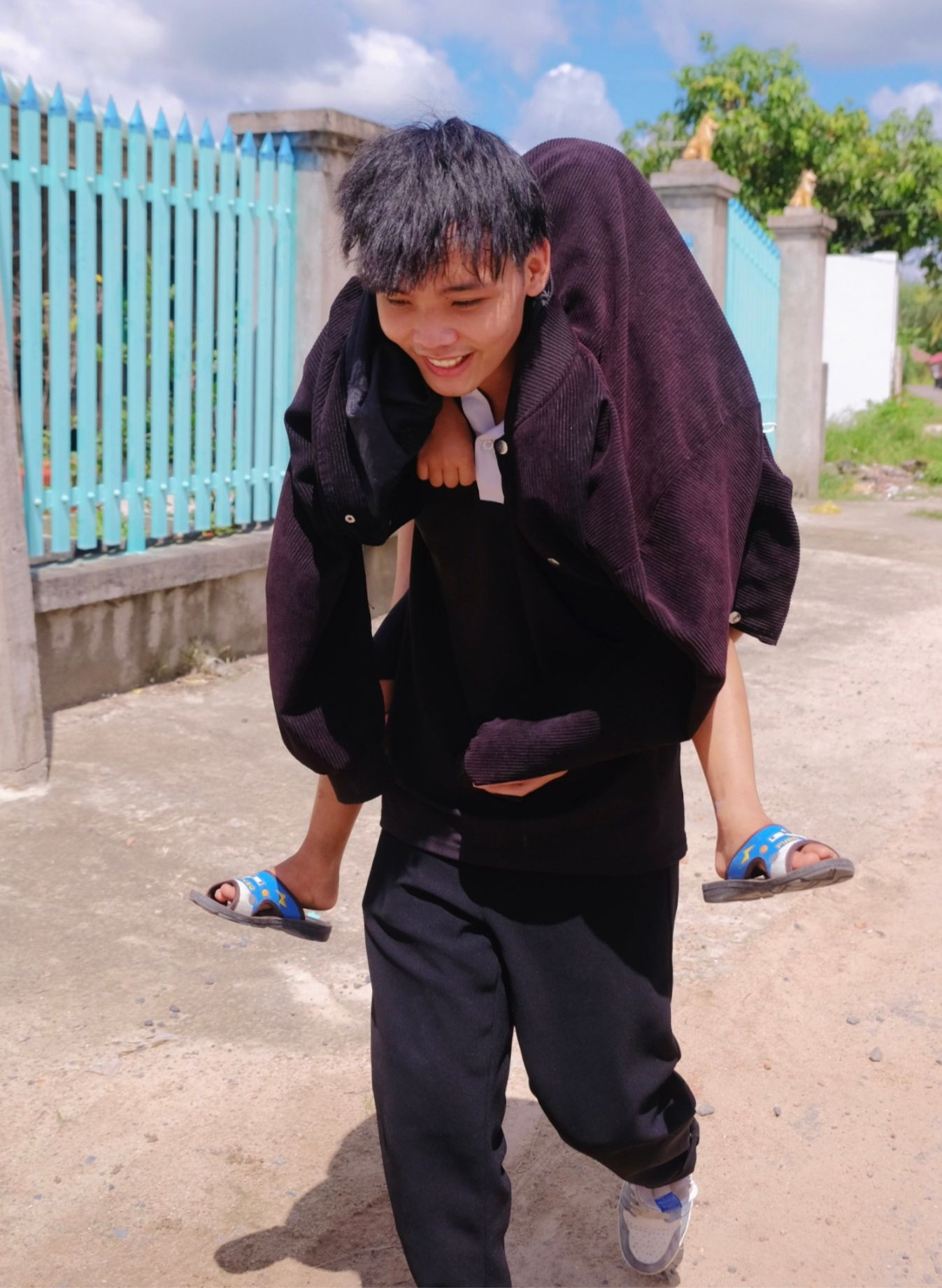 Nguyễn Anh Khoa - Chỉ huy trưởng chiến dịch tình nguyện Mảnh Ghép Mới 2023. Nguyễn Anh Khoa - Chỉ huy trưởng chiến dịch tình nguyện Mảnh Ghép Mới 2023.