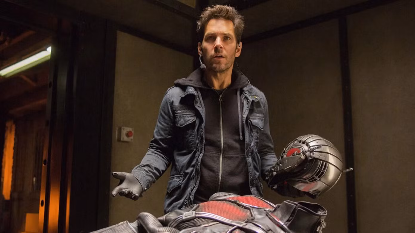 So với các siêu anh hùng khác trong Vũ trụ Điện ảnh Marvel, Ant-Man không phải là một cá thể siêu phàm hay có xuất thân vĩ đại.