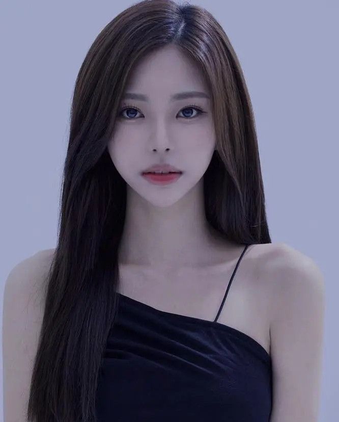 Mỹ nhân sinh năm 2000 sở hữu ngũ quan hài hòa, đôi mắt to hút hồn.