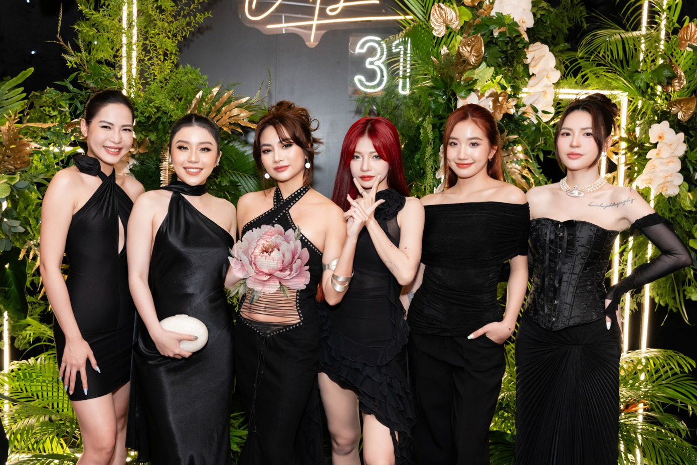Dân tình được dịp "shock visual" khi dàn người đẹp đình đám đọ sắc chung khung hình