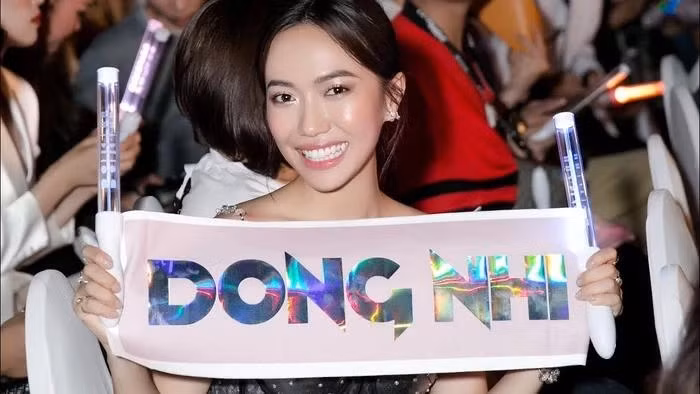Bà xã Anh Tú từng tham gia concert của Đông Nhi và "quẩy" nhiệt tình cùng "chị gái ruột".