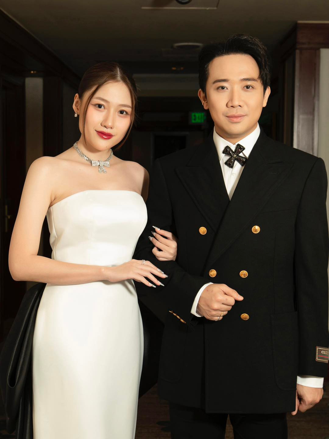 Sải bước cùng anh trai Trấn Thành, Uyển Ân chiếm trọn spotlight nhờ vào ngoại hình nổi bật. Sải bước cùng anh trai Trấn Thành, Uyển Ân chiếm trọn spotlight nhờ vào ngoại hình nổi bật.