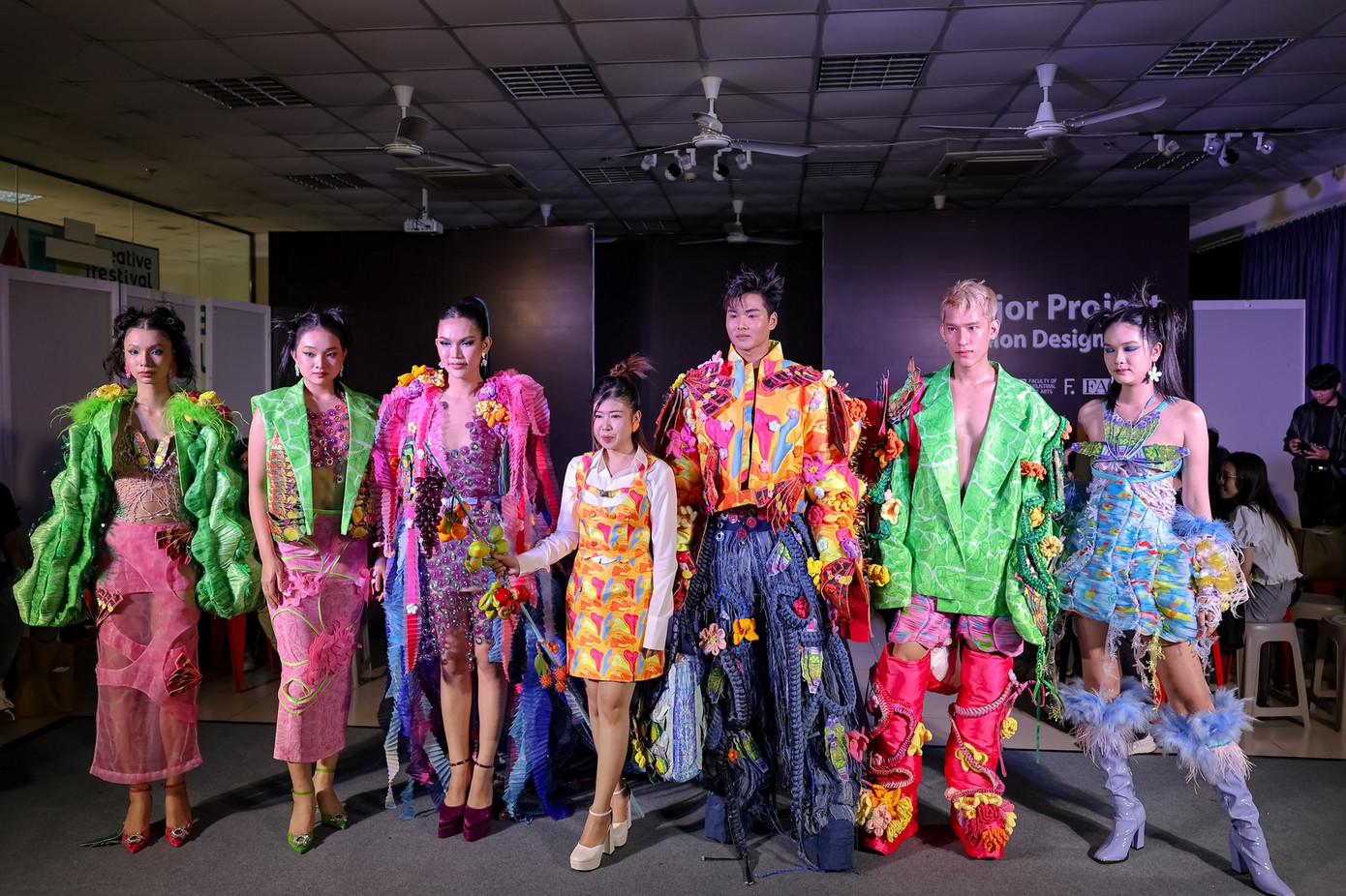 NTK Tú Hảo cùng 6 thiết kế trong BST Sắc Màu Chợ Nổi.