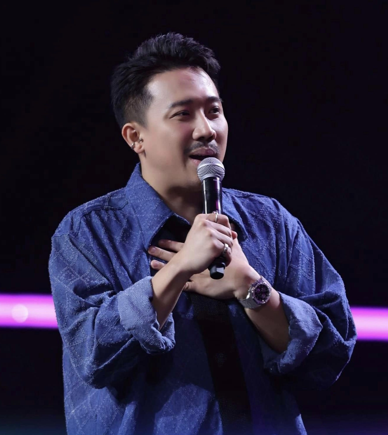 Ngoại hình thay đổi của nam MC khiến nhiều khán giả không khỏi bất ngờ. Ngoại hình thay đổi của nam MC khiến nhiều khán giả không khỏi bất ngờ.