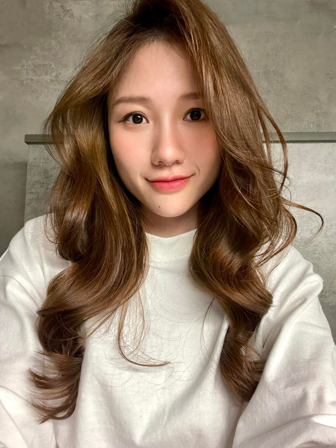 Gương mặt thon gọn cùng đường nét hài hòa trên khuôn mặt. Gương mặt thon gọn cùng đường nét hài hòa trên khuôn mặt.