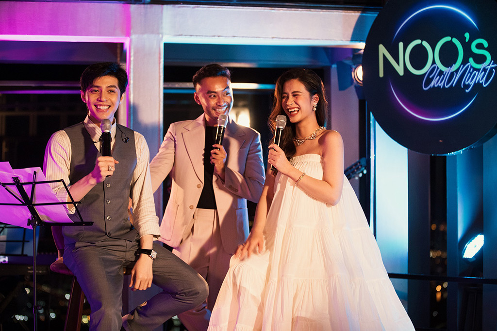 Mặc dù đang mang thai bé Winnie ở tháng thứ 8 nhưng Đông Nhi vẫn xuất hiện tại show Noo's Chill Night để ủng hộ bạn thân. Mặc dù đang mang thai bé Winnie ở tháng thứ 8 nhưng Đông Nhi vẫn xuất hiện tại show Noo's Chill Night để ủng hộ bạn thân.