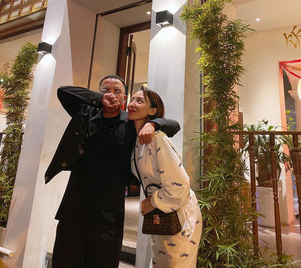 Vợ chồng Tóc Tiên không đặt nặng vấn đề về hình thức. Vợ chồng Tóc Tiên không đặt nặng vấn đề về hình thức.