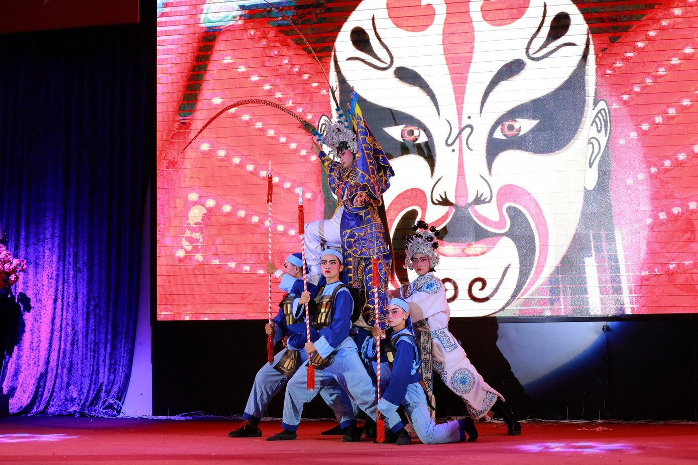 Mỗi phần thi đều được đầu tư chuyên nghiệp từ trang phục cho tới nội dung đã tạo ra một cuộc tranh tài hấp dẫn. Nguồn: Trường Đại học Sư phạm Thành phố Hồ Chí Minh - HCMUE Mỗi phần thi đều được đầu tư chuyên nghiệp từ trang phục cho tới nội dung đã tạo ra một cuộc tranh tài hấp dẫn. Nguồn: Trường Đại học Sư phạm Thành phố Hồ Chí Minh - HCMUE