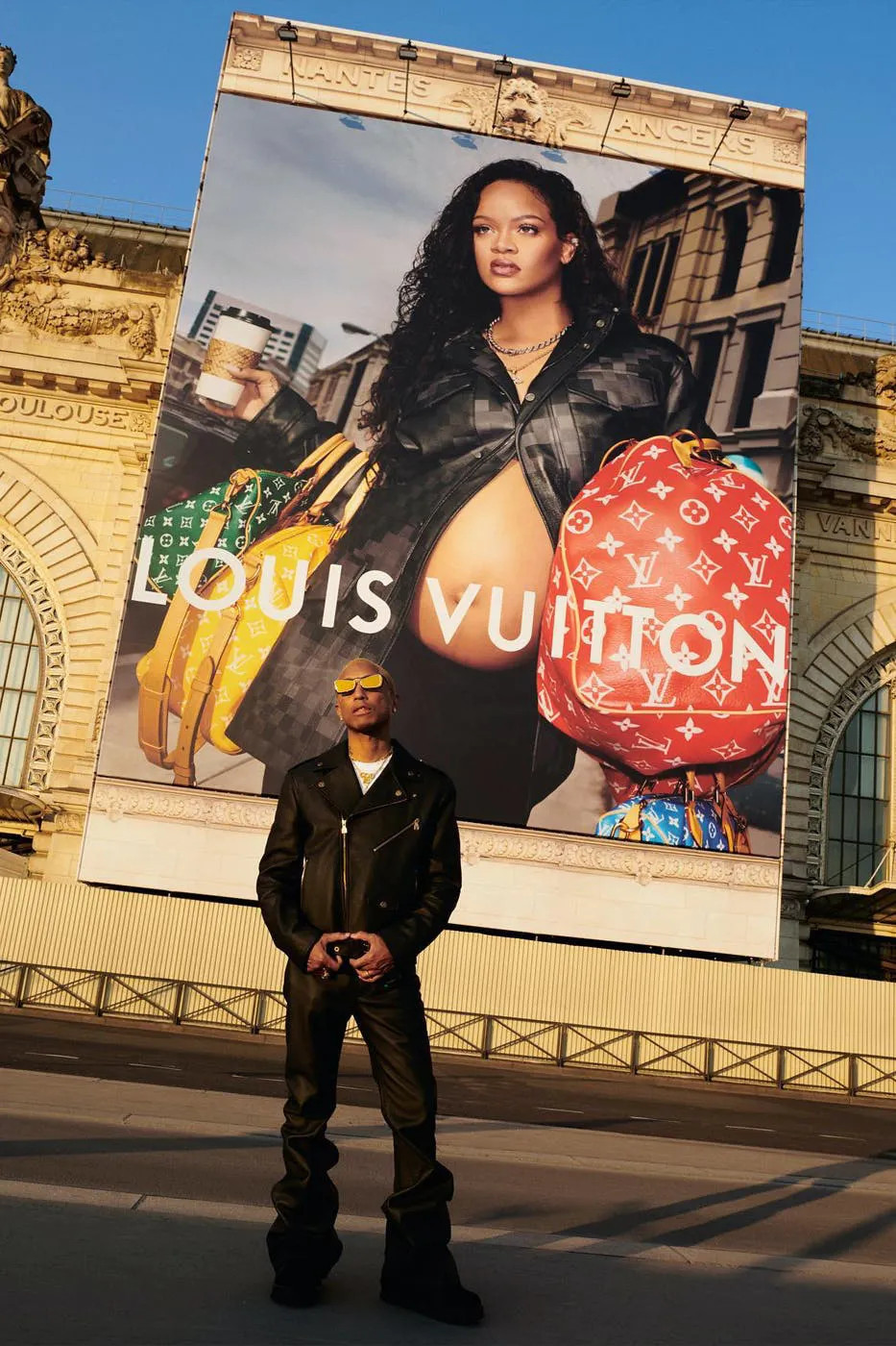 Biển quảng cáo bên bờ sông Seine ở Paris đăng tải trên trang cá nhân Pharrell. Biển quảng cáo bên bờ sông Seine ở Paris đăng tải trên trang cá nhân Pharrell.