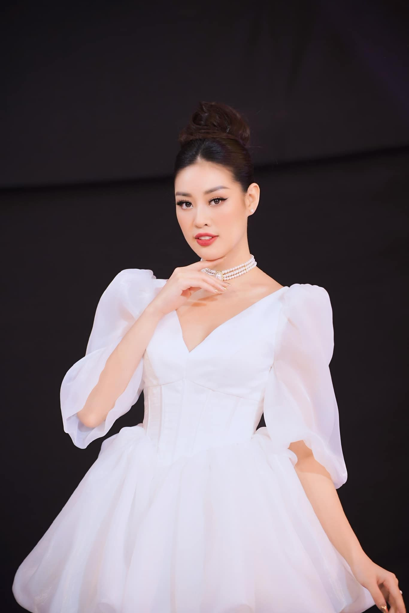 Khánh Vân đã bàn giao lại nhà và xe sau khi kết thúc nhiệm kỳ. Khánh Vân đã bàn giao lại nhà và xe sau khi kết thúc nhiệm kỳ.