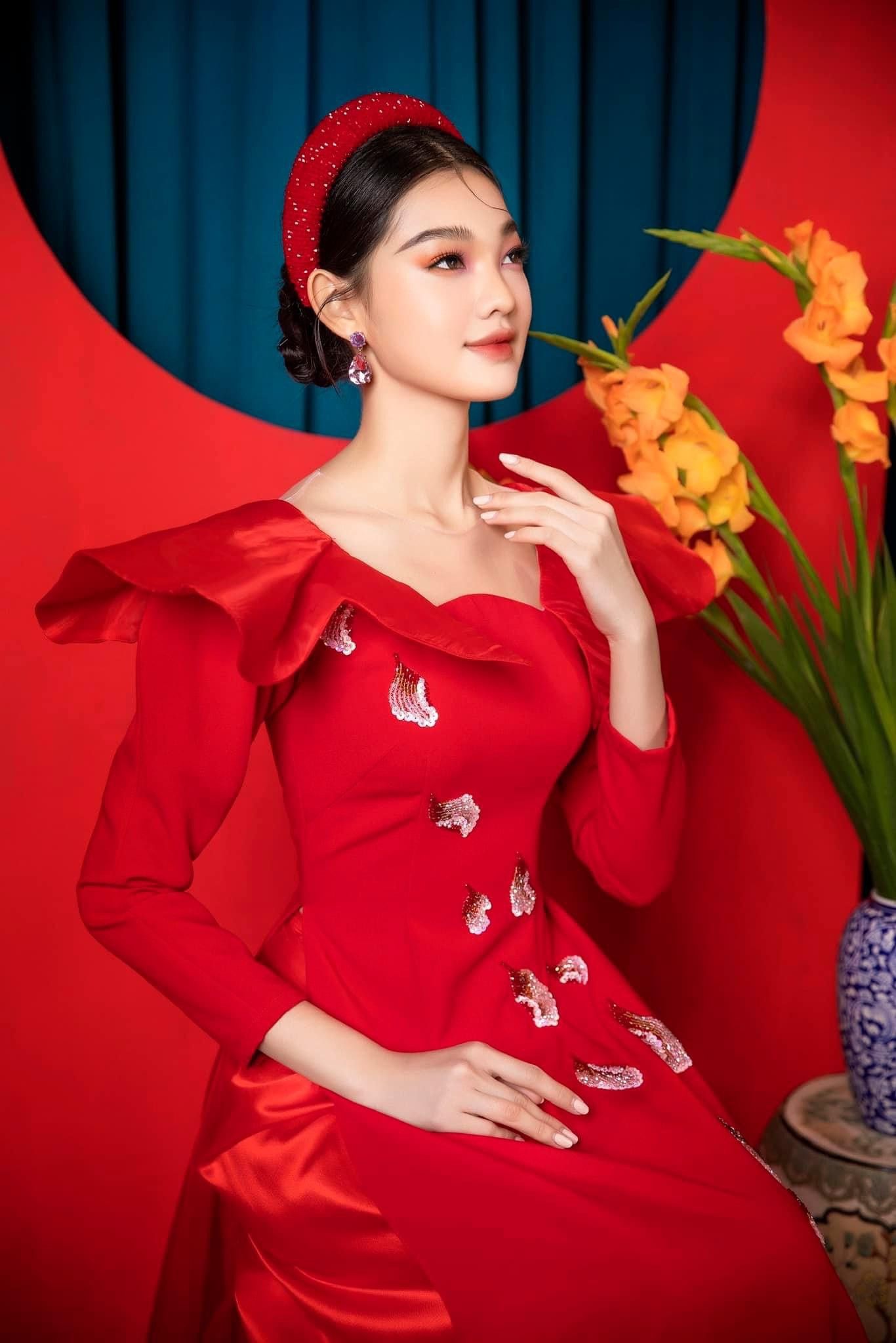 Nhan sắc người đẹp quê Bến Tre được nhiều người ưa thích. Nhan sắc người đẹp quê Bến Tre được nhiều người ưa thích.