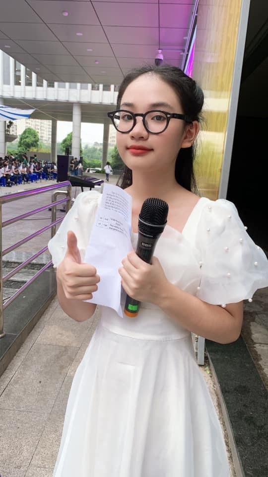 Hà Anh vừa có thành tích học tập xuất sắc vừa sở hữu nhiều năng khiếu.