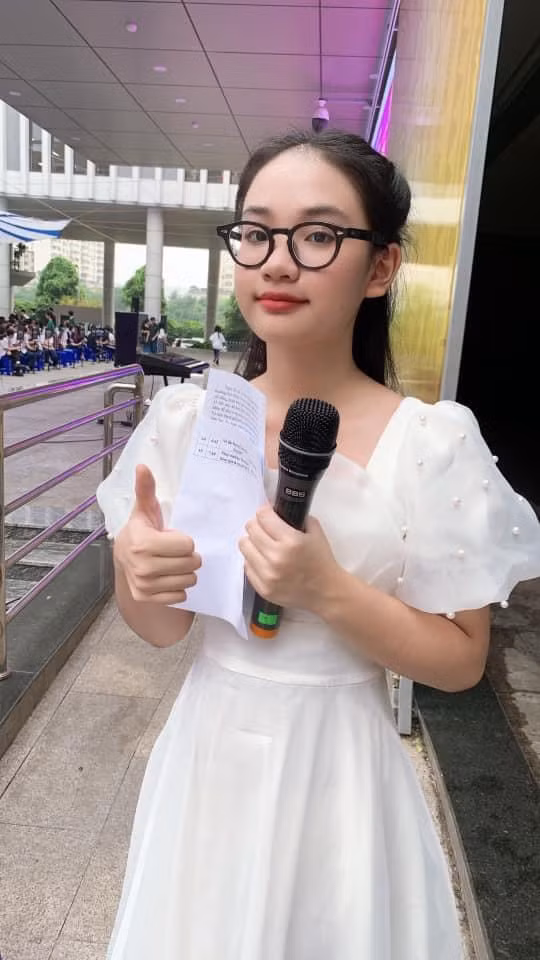 Hà Anh vừa có thành tích học tập xuất sắc vừa sở hữu nhiều năng khiếu.
