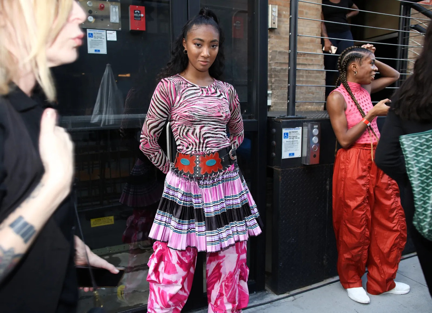 Các tuần lễ thời trang tràn ngập hình bóng của chiếc chân váy độc lạ.