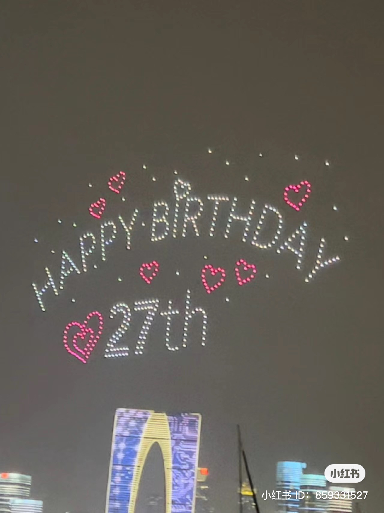 Tổ chức sinh nhật kiểu này có ai mà không cảm động chứ! Nguồn: Xiao Hong Shu Tổ chức sinh nhật kiểu này có ai mà không cảm động chứ! Nguồn: Xiao Hong Shu