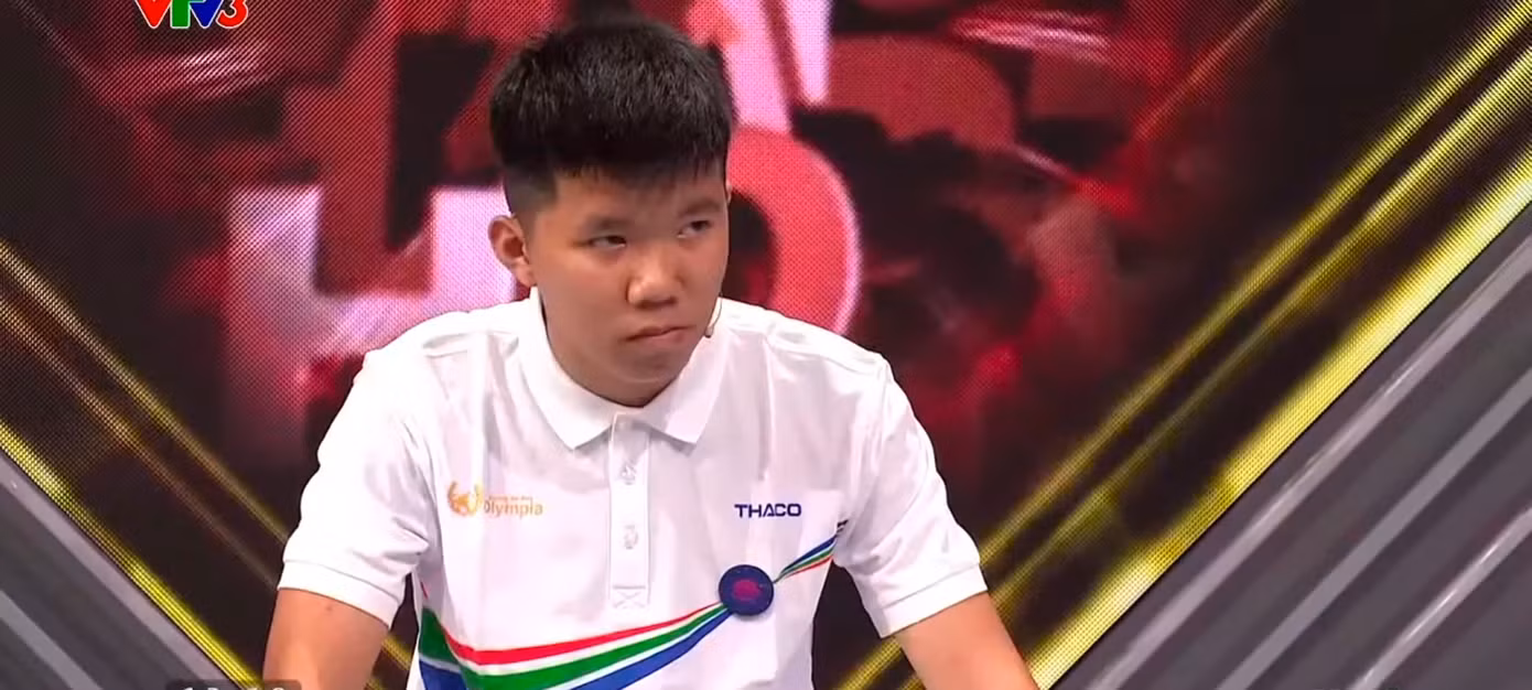 Từ vòng Vượt chướng ngại vật, Xuân Mạnh đã thể hiện quyết tâm dẫn đầu Đoàn leo núi.