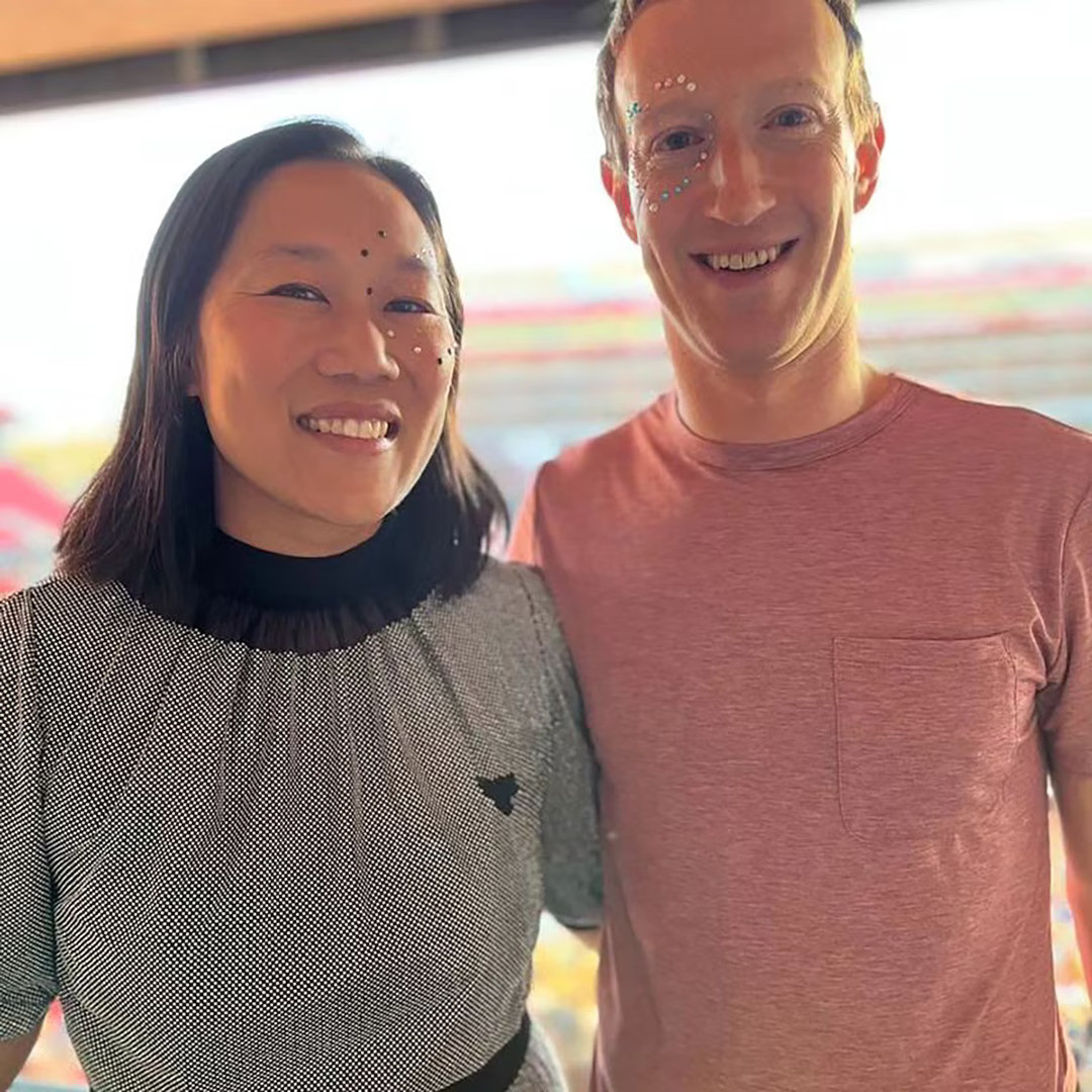 Vợ chồng Mark Zuckerberg học theo phong cách trang điểm của Taylor Swift trong album Lover. Vợ chồng Mark Zuckerberg học theo phong cách trang điểm của Taylor Swift trong album Lover.