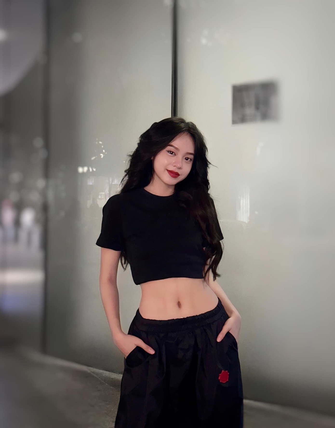 Màu son đỏ của Thanh Thủy kết hợp rất ăn ý với nhiều phong cách khác nhau. Màu son đỏ của Thanh Thủy kết hợp rất ăn ý với nhiều phong cách khác nhau.