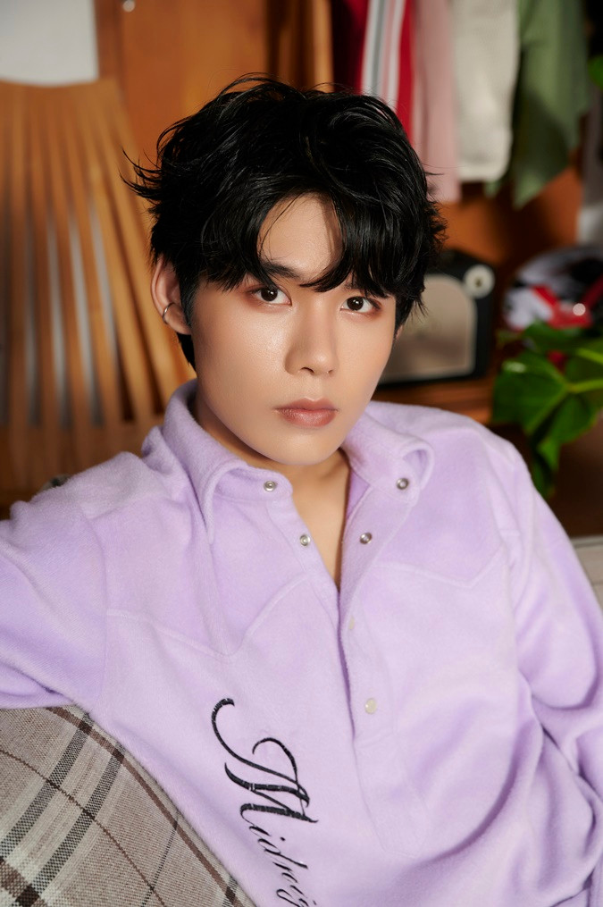 Lục Huy chính thức debut solo với MV Cyber Crush. Lục Huy chính thức debut solo với MV Cyber Crush.