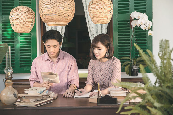 Sau 2 năm vắng bóng, Bích Phương trở lại với Gửi Anh Xa Nhớ - một sản phẩm khác do Tiên Cookie "chắp bút". MV mang về cho giọng ca sinh năm 1989 nhiều giải thưởng âm nhạc uy tín. Sau 2 năm vắng bóng, Bích Phương trở lại với Gửi Anh Xa Nhớ - một sản phẩm khác do Tiên Cookie "chắp bút". MV mang về cho giọng ca sinh năm 1989 nhiều giải thưởng âm nhạc uy tín.