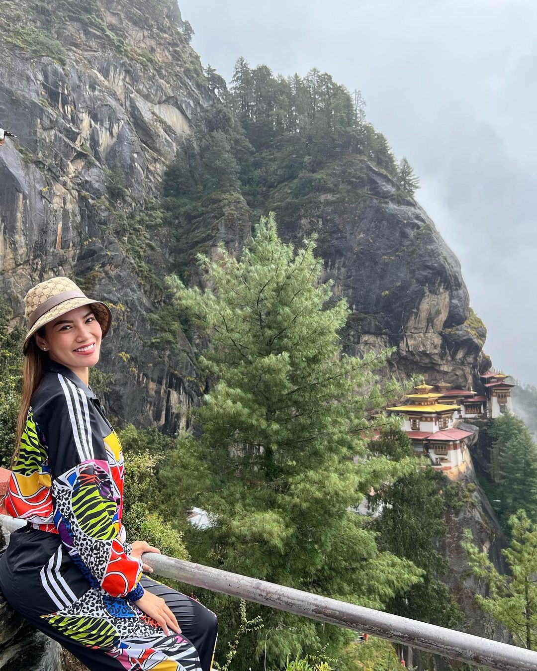 Đôi mắt biết nói và nụ cười tỏa nắng của nàng hậu sinh năm 1995.