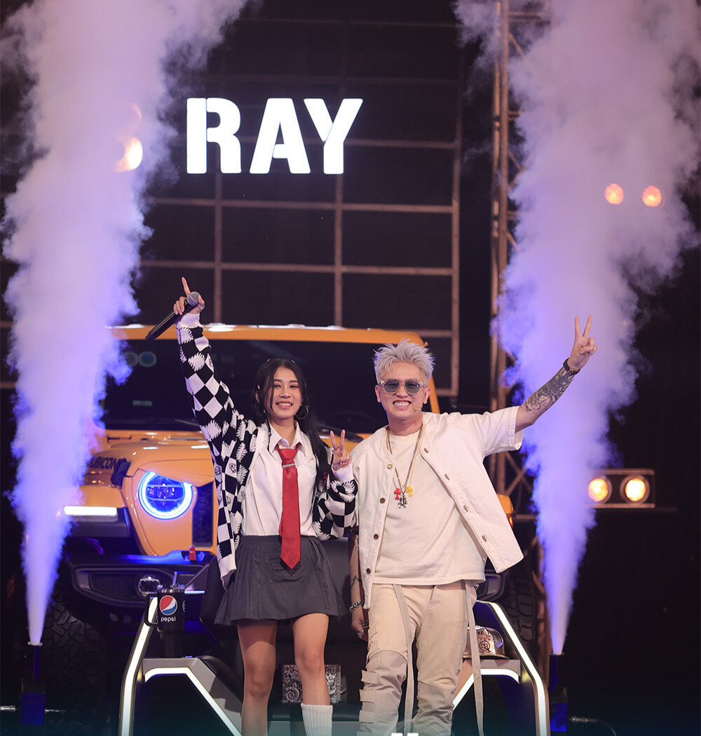 UMIE đã trở thành thí sinh nữ đầu tiên của đội HLV B Ray. UMIE đã trở thành thí sinh nữ đầu tiên của đội HLV B Ray.