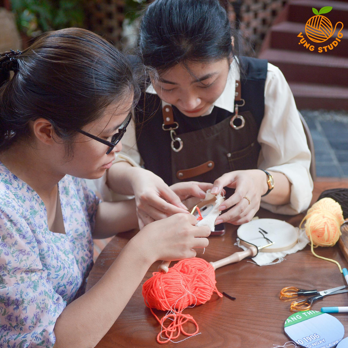 Khi tham gia workshop mọi người sẽ được hướng dẫn kỹ lưỡng. Ảnh: Vụng Studio Khi tham gia workshop mọi người sẽ được hướng dẫn kỹ lưỡng. Ảnh: Vụng Studio