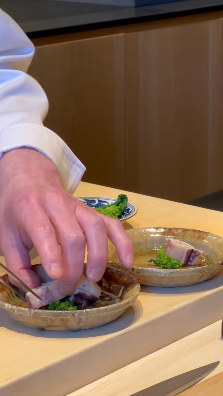 Nữ diễn viên cũng trải nghiệm loại hình ẩm thực Omakase (ăn các món theo quyết định của đầu bếp) tại cố đô Kyoto của Nhật Bản.