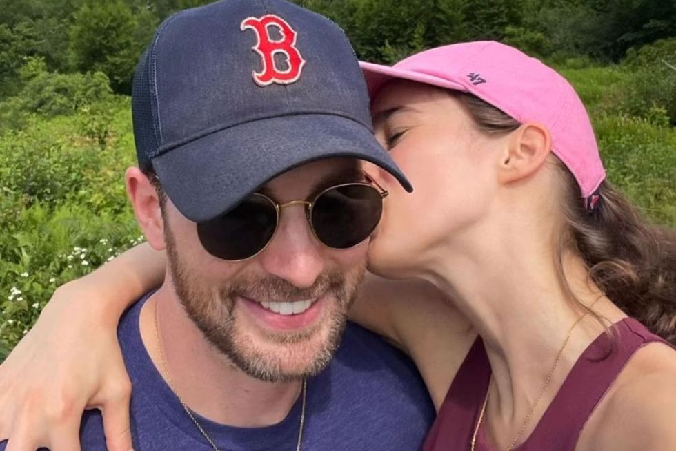 Hai người quyết định kết hôn sau khi đã hẹn hò được 2 năm. Hai người quyết định kết hôn sau khi đã hẹn hò được 2 năm.