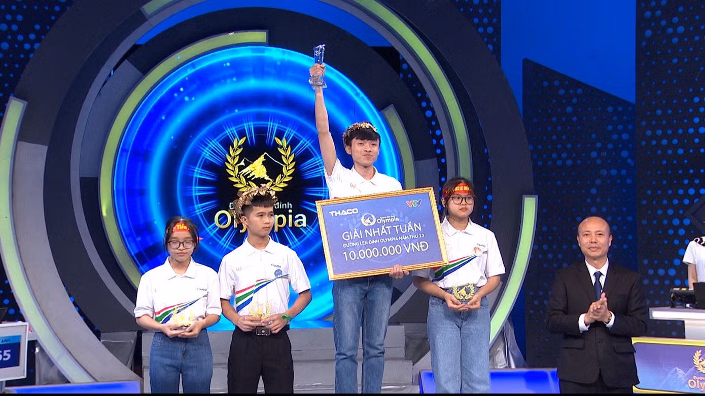 Chủ nhân vòng nguyệt quế tuần gọi tên Đỗ Tuấn Anh. Nguồn: Đường Lên Đỉnh Olympia